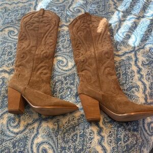 Elegant Tan Suede Heeled Boots